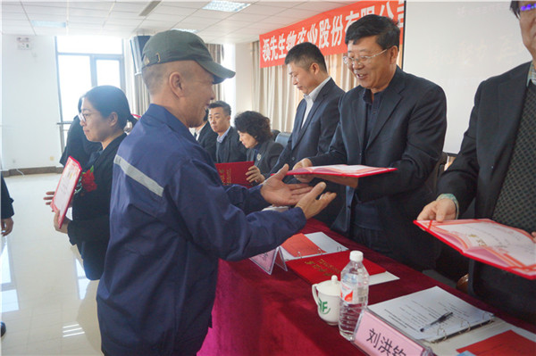 領(lǐng)先生物召開2018年度表彰獎(jiǎng)勵(lì)大會暨2019年度工作規(guī)劃大會